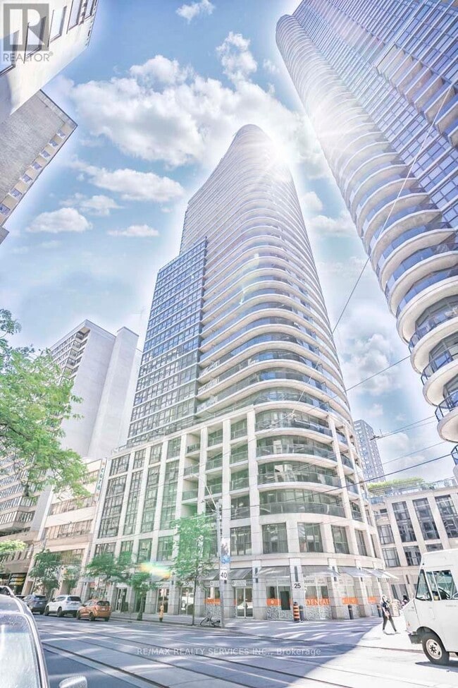 25 Carlton St. in Toronto, ON - Building Photo - Building Photo