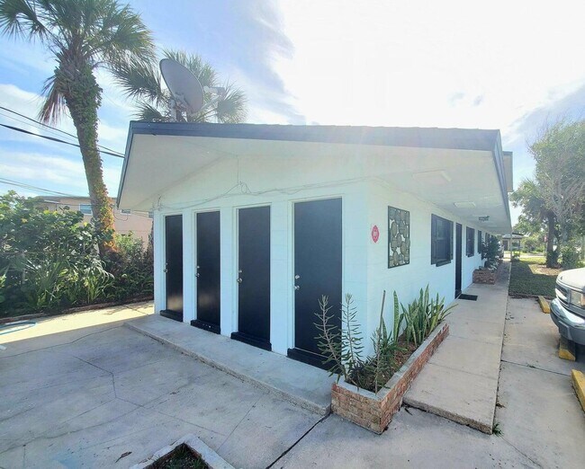 400 Johnson Ave, Unit 2 in Cape Canaveral, FL - Building Photo - Building Photo