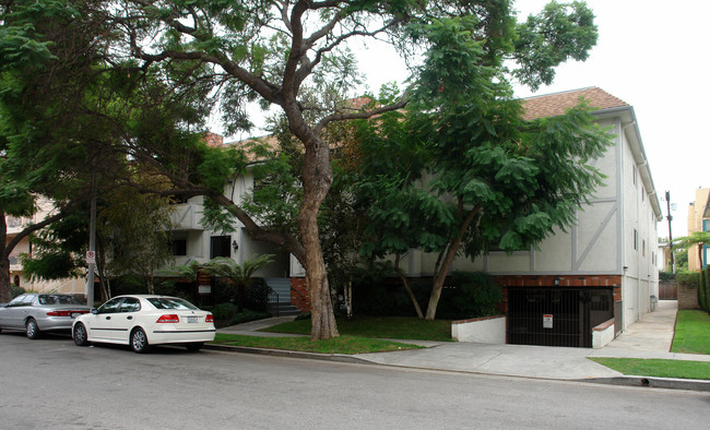 Camden Courtyard Apartments in Los Angeles, CA - Building Photo - Building Photo