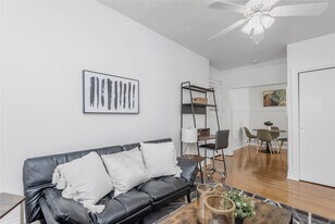 738 DeMun in Clayton, MO - Building Photo