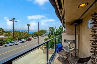 174 Cliff Dr in Laguna Beach, CA - Building Photo - Building Photo