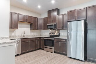 Evoke Living at Arrowood in Charlotte, NC - Building Photo - Building Photo
