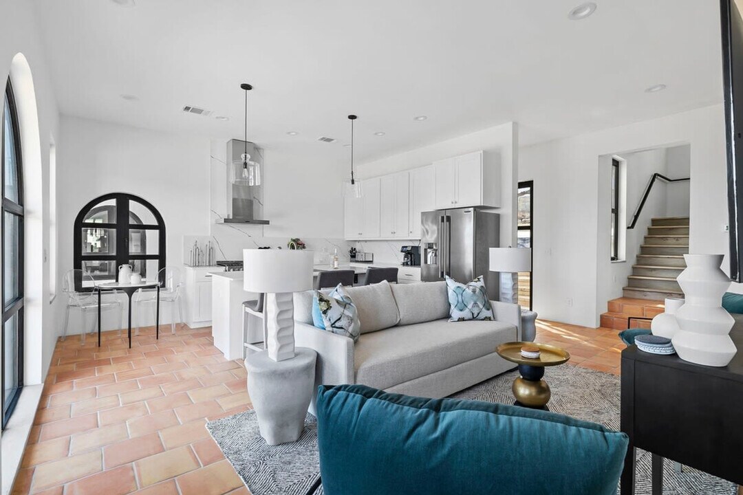 2701 Bumble Bee Dr in Spicewood, TX - Building Photo