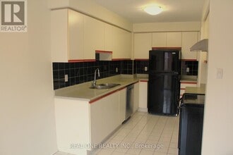 2550 Thomas St in Mississauga, ON - Building Photo - Building Photo