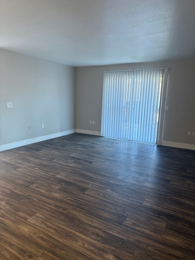 16936 SE Powell Blvd in Portland, OR - Building Photo - Building Photo