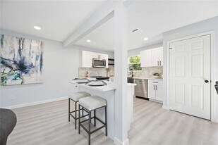 9405 Cathedral Dr in Houston, TX - Building Photo