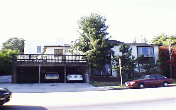 747-749 S Barrington Ave in Los Angeles, CA - Building Photo