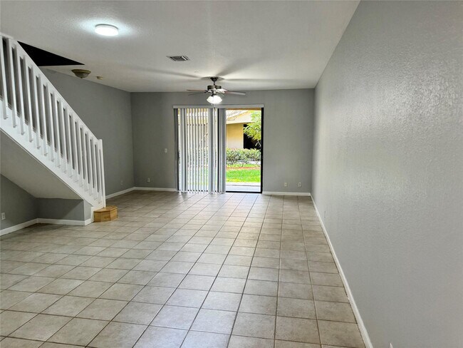 4219 Vineyard Cir in Weston, FL - Building Photo - Building Photo