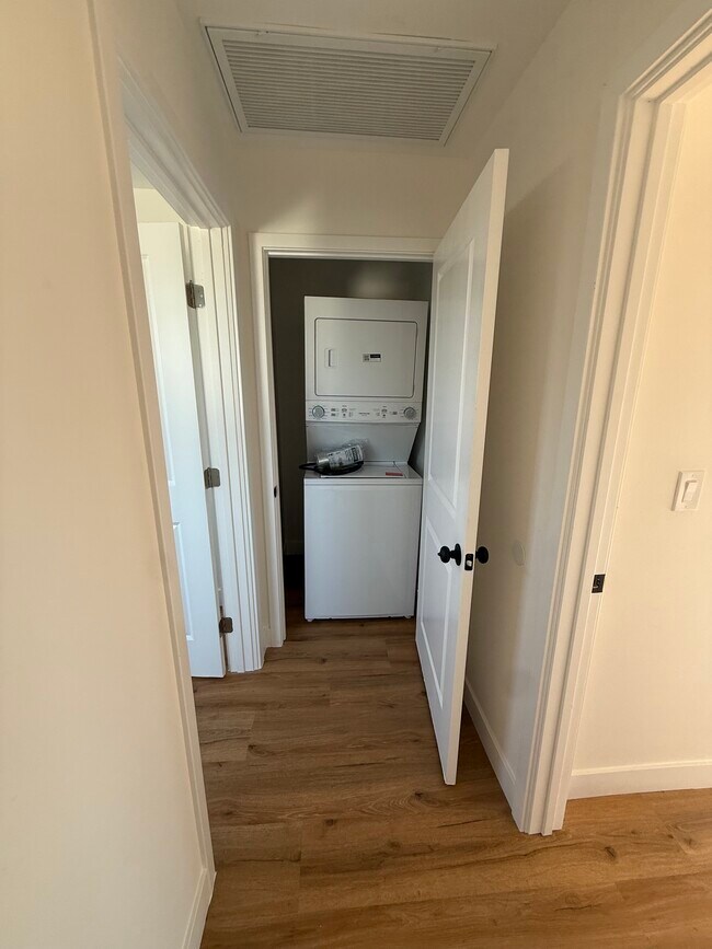 12406 Cantara St in Los Angeles, CA - Building Photo - Building Photo