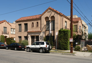 4825 Clinton St in Los Angeles, CA - Foto de edificio - Building Photo