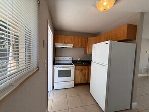 400 Metcalf Ct in West Palm Beach, FL - Building Photo - Building Photo