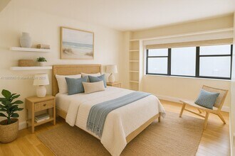 5415 Collins Ave in Miami Beach, FL - Foto de edificio - Building Photo