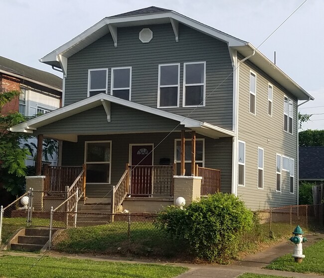 property at 1702 N Jefferson Dr