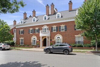 1066 N Royal St in Alexandria, VA - Building Photo - Building Photo