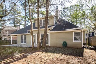 3475 Whisperwood Ct NW in Marietta, GA - Foto de edificio - Building Photo