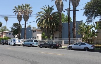 8132-8138 Sepulveda Blvd in Panorama City, CA - Building Photo - Building Photo