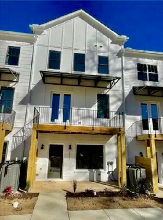 2004 Mahogany Ln NW in Atlanta, GA - Building Photo