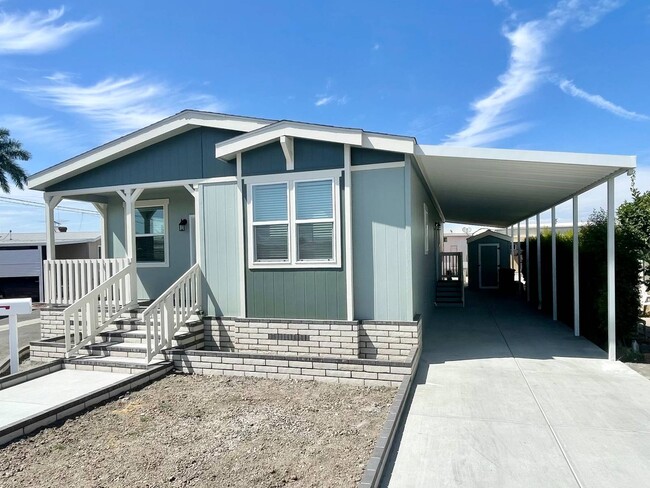 34 Elm Via in Anaheim, CA - Building Photo - Building Photo