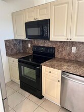 1040 Twin Lakes Dr, Unit 1040 in Coral Springs, FL - Building Photo - Building Photo