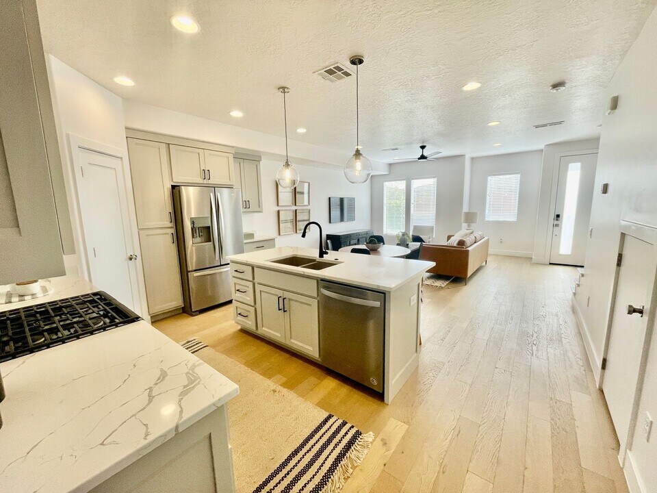 2618 E Wake Frst Ln in Saint George, UT - Building Photo