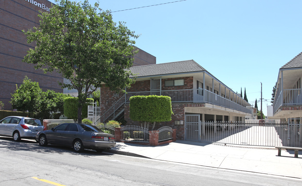 342 E Providencia Avenue in Burbank, CA - Building Photo