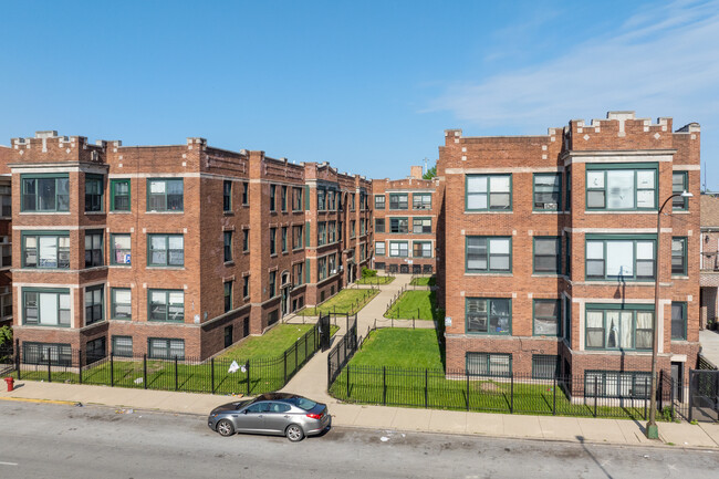 6125 S Indiana Ave in Chicago, IL - Foto de edificio - Building Photo