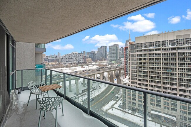 211 Fort York Blvd, Unit SI ID1345917P in Toronto, ON - Building Photo - Building Photo