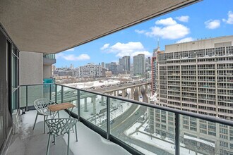 215 Angelique St in Toronto, ON - Building Photo - Building Photo