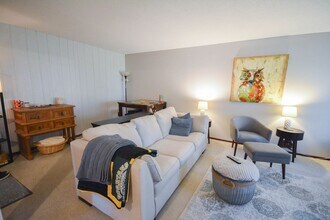 354 Elton Hills Dr NW in Rochester, MN - Building Photo - Building Photo