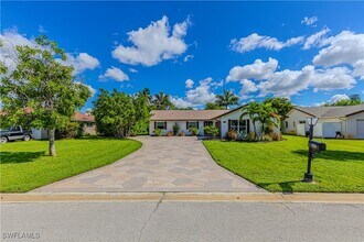 297 Bay Meadows Dr in Naples, FL - Building Photo - Building Photo