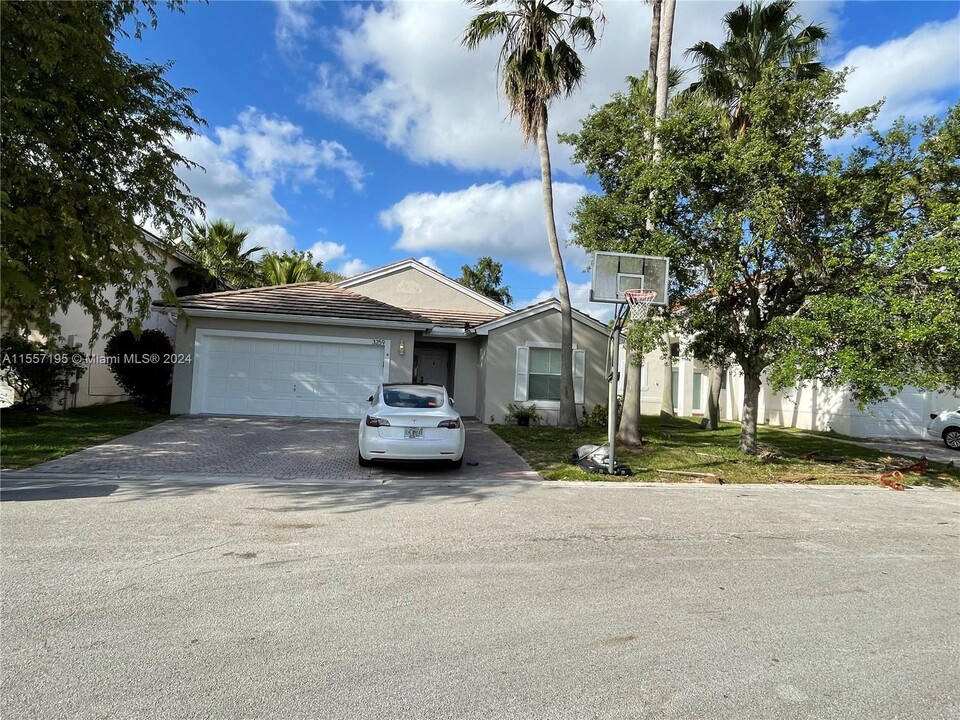 3259 SW 49th St in Fort Lauderdale, FL - Building Photo