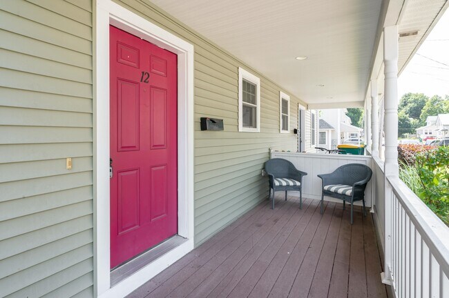 12 Gagne St in Rochester, NH - Foto de edificio - Building Photo