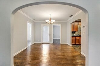 2234 W Colorado Blvd in Dallas, TX - Building Photo - Building Photo