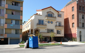 333 S Manhattan Pl in Los Angeles, CA - Building Photo - Building Photo