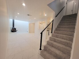 1808 Saxony Ln in Houston, TX - Building Photo