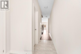 1118 Trudeau Dr in Milton, ON - Building Photo - Building Photo