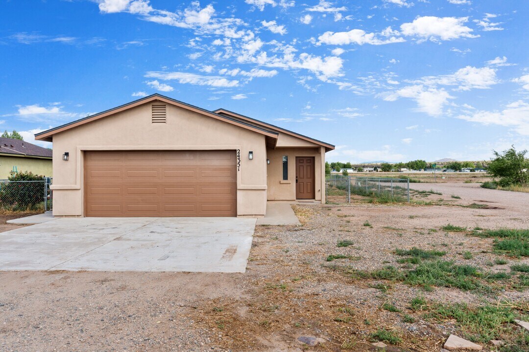 24351 N Diamond Head Ave in Paulden, AZ - Building Photo