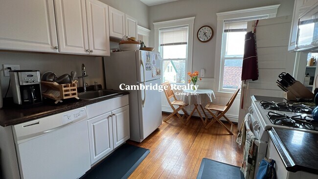 96 Columbia St, Unit 3B in Cambridge, MA - Foto de edificio - Building Photo