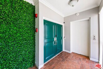 214 N Crescent Dr in Beverly Hills, CA - Building Photo - Building Photo