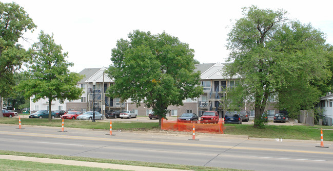 Washburn Place Apartments in Topeka, KS - Building Photo - Building Photo