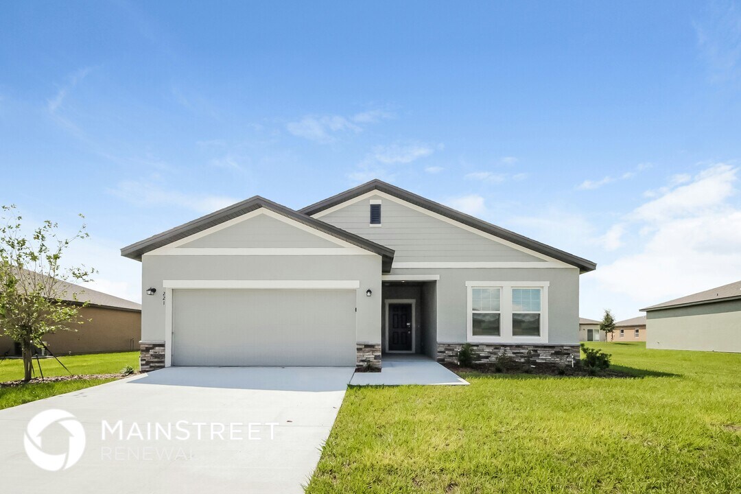 221 Hidden Lk Lp in Haines City, FL - Foto de edificio