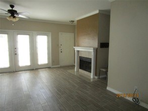 592 Wilcrest Dr in Houston, TX - Building Photo - Building Photo