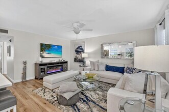 685 Flanders Dr in Delray Beach, FL - Building Photo - Building Photo