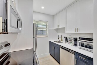 934 NW 4th Ave in Fort Lauderdale, FL - Building Photo - Building Photo