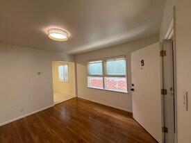 247 5th St, Unit B in Seal Beach, CA - Building Photo