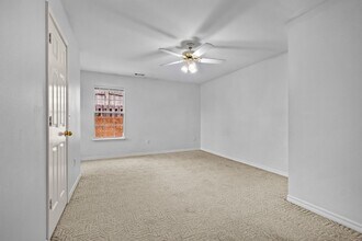 1770 Pointer Ln in Fayetteville, AR - Foto de edificio - Building Photo