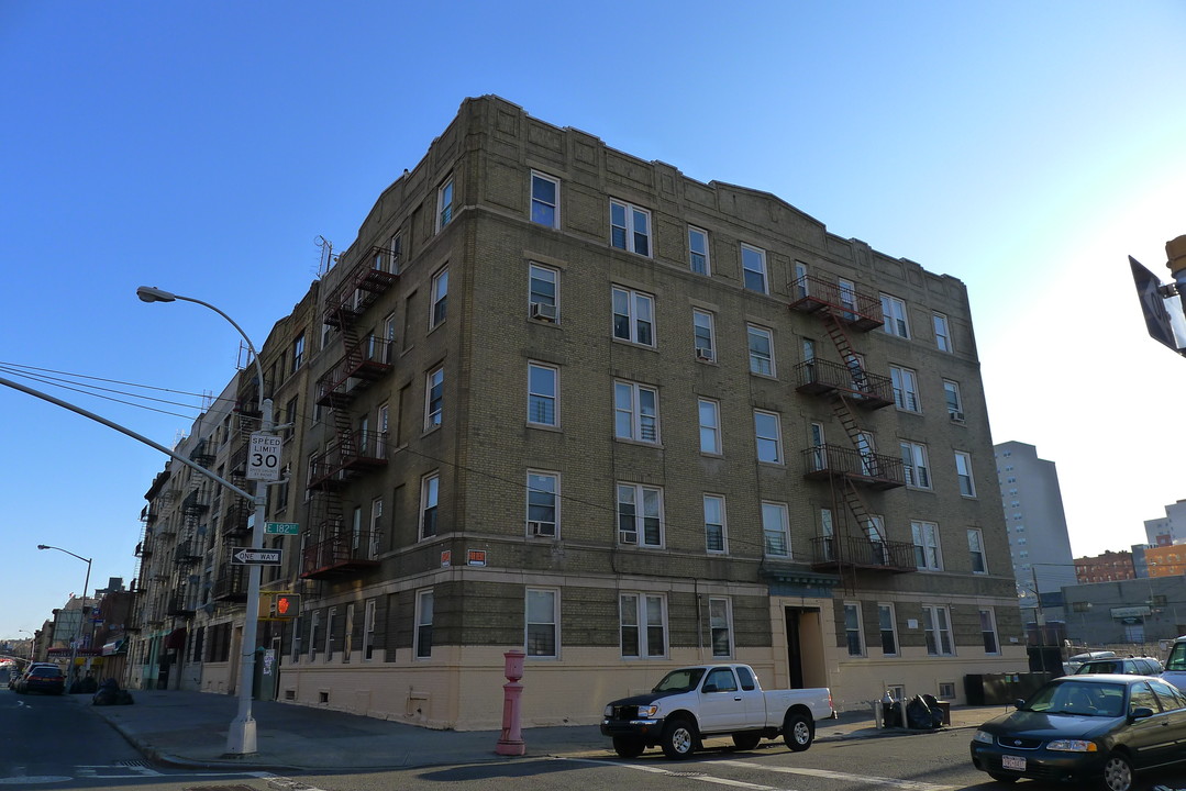 405 E 182nd St in Bronx, NY - Building Photo