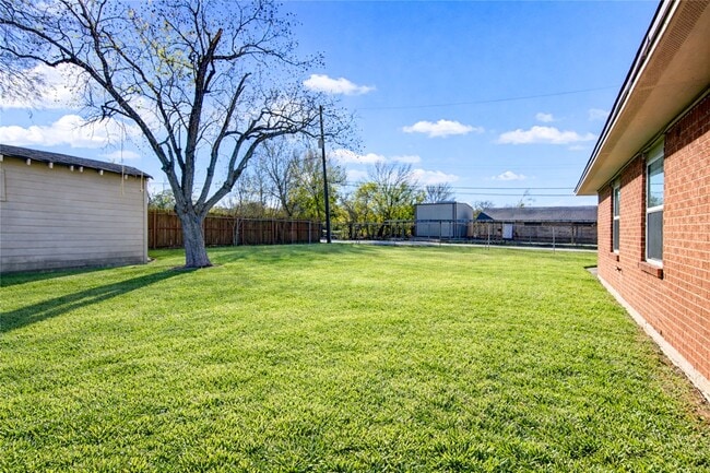 2714 Southmore Ave in Pasadena, TX - Building Photo - Building Photo