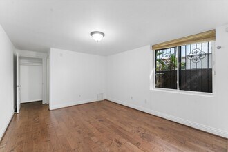 681 S Norton Ave, Unit 4 in Los Angeles, CA - Building Photo - Building Photo
