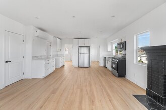 301 S Cabrillo Ave, Unit 301 in San Pedro, CA - Building Photo - Building Photo